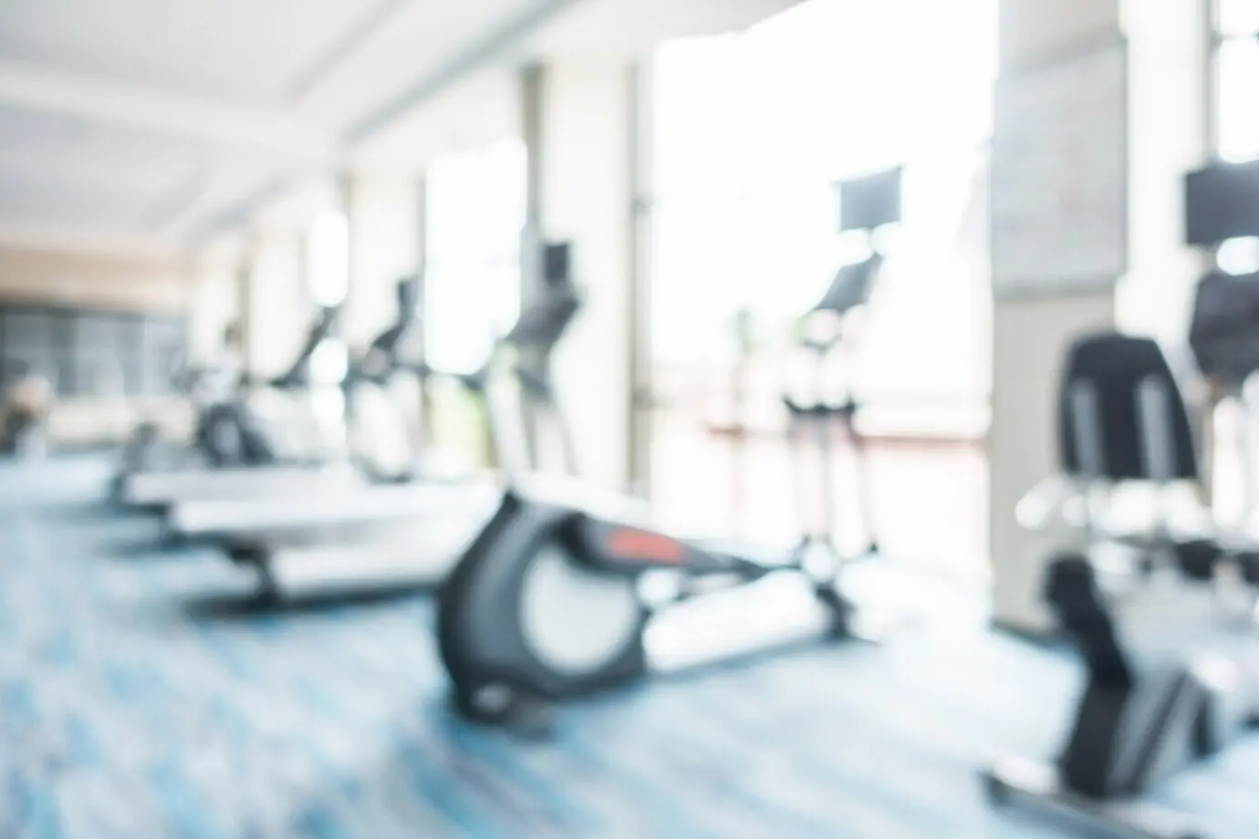 Bitte sende mir die ursprüngliche Beschreibung von „Blurred bikes“, die ich auf Deutsch umformulieren soll.